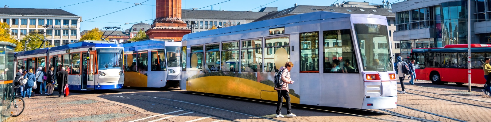 Straßenbahnen auf dem Luisenplatz in Darmstadt